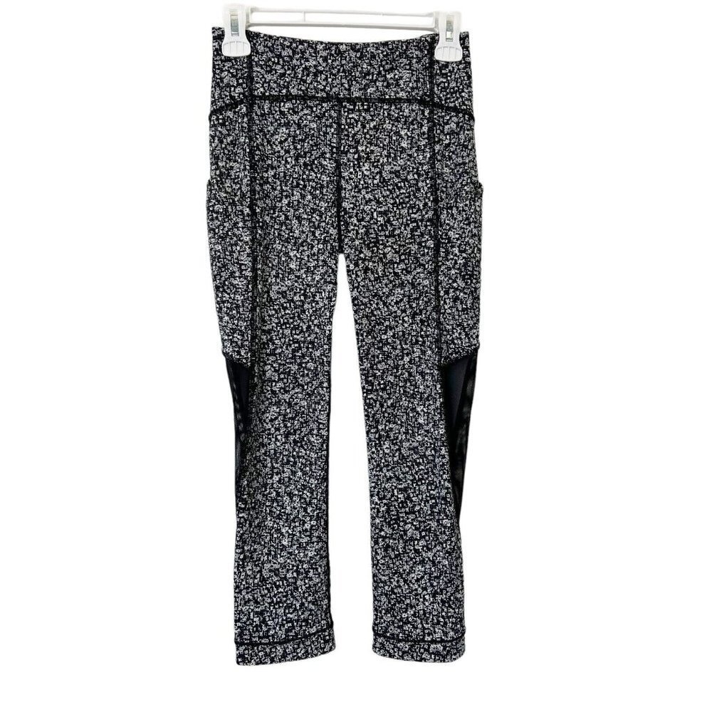 Lululemon Sole‎ Training Crop Women’s Size 4 Black White Running Leggings